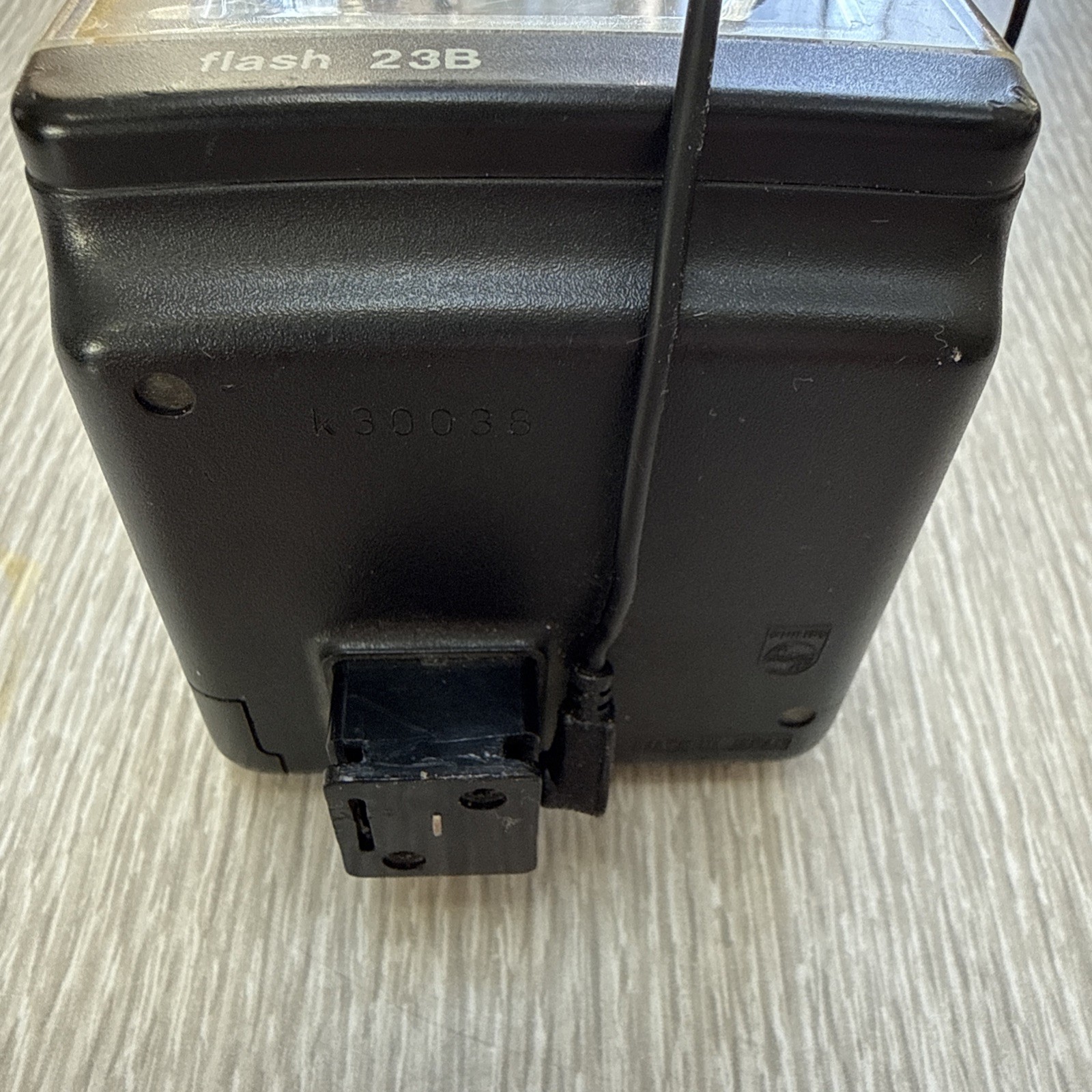 Vintage Phillips Flash Cube 23B with Connecting Wire Untested Sold As-Is