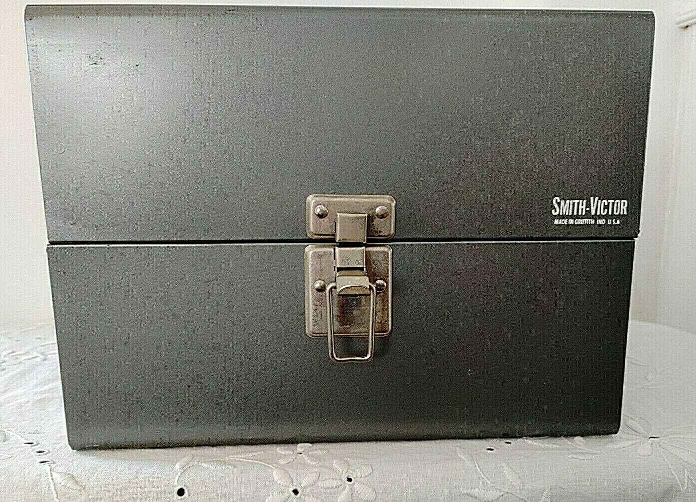 Smith Victor Home Movie 12 Reel Storage Metal Carry Case w/ Catalog 62 Vintage