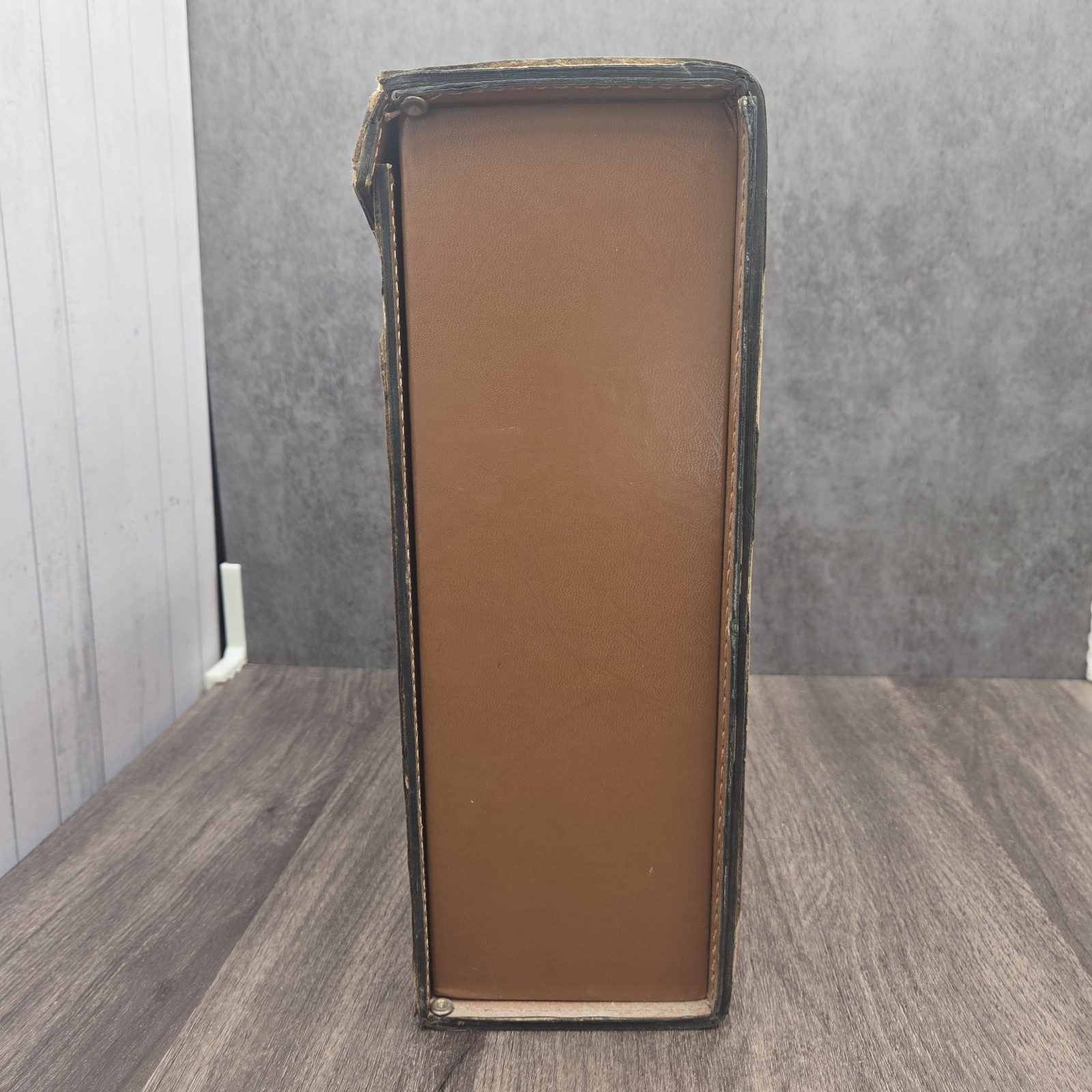 Vintage Harwood Movie Light Bar in Case – Retro Photography Film Lighting