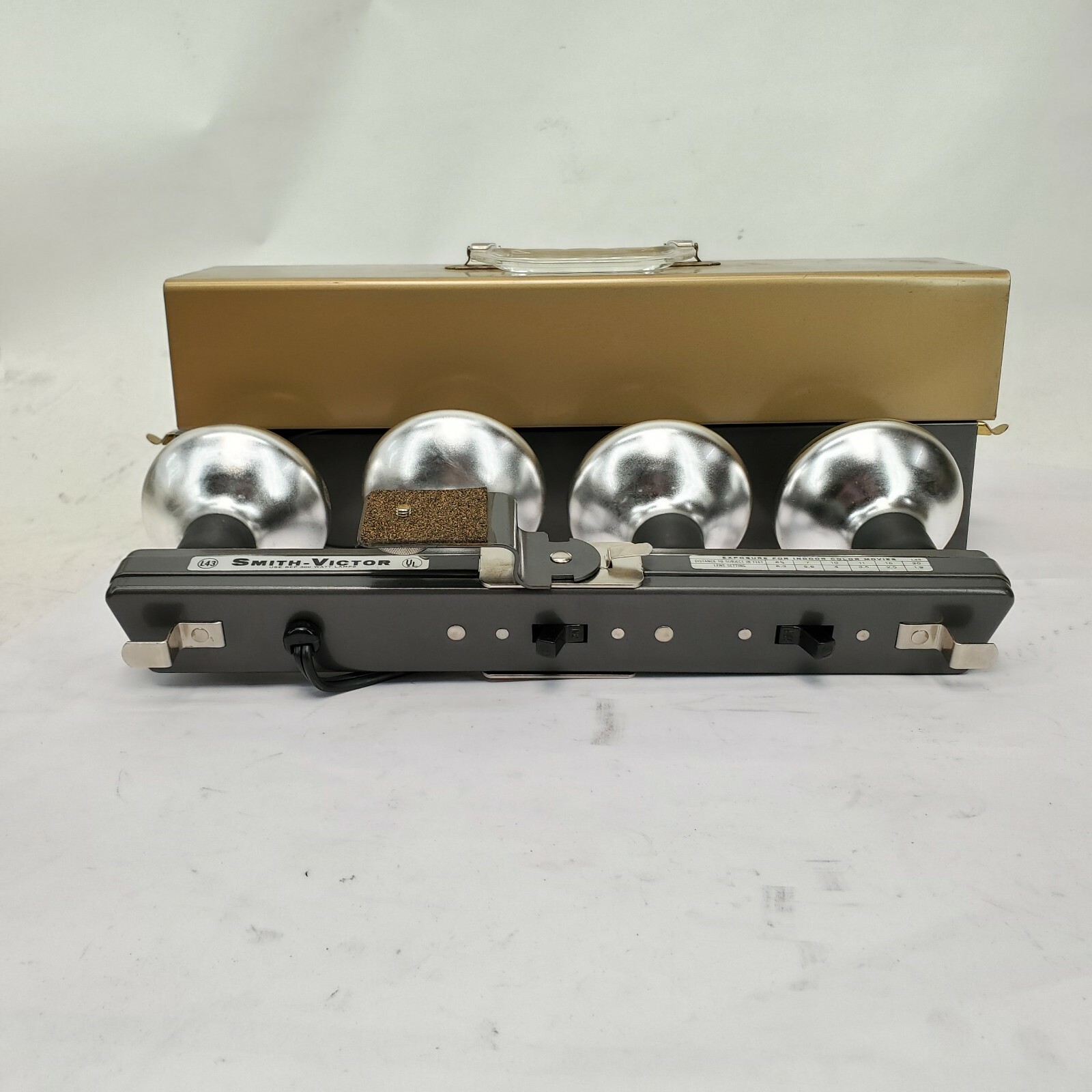 SMITH VICTOR EXPOSURE FOR INDOOR COLOR MOVIES LIGHT BAR