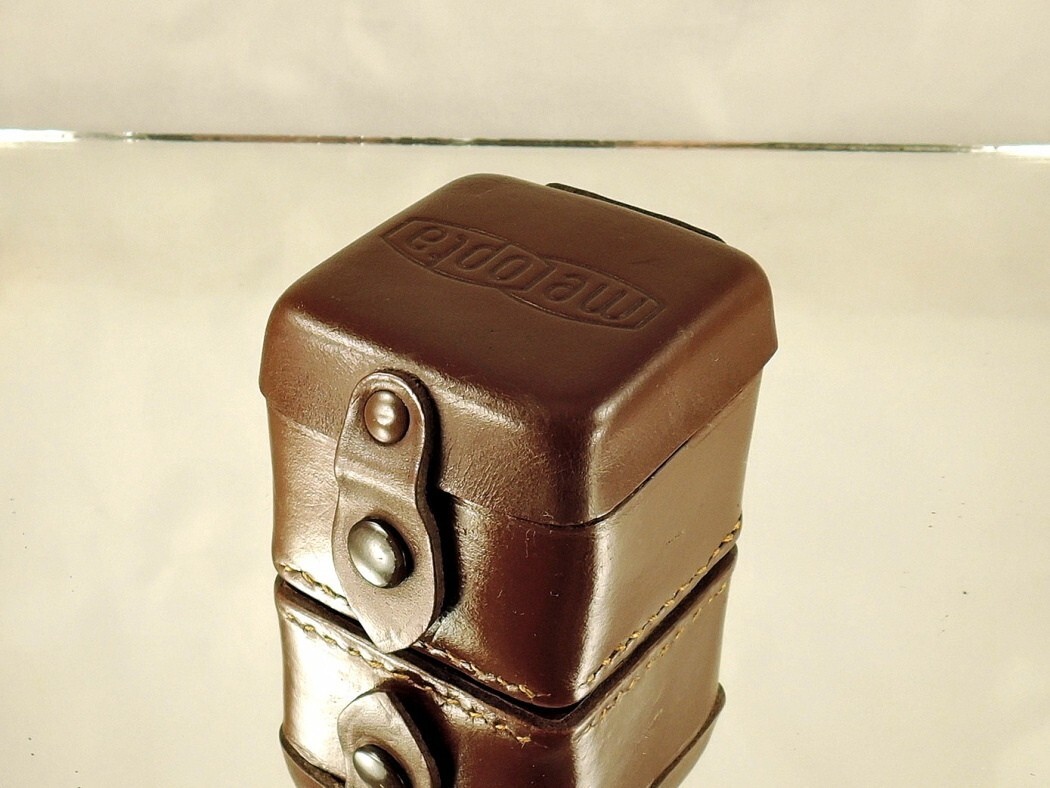 FLEXARET MEOPTA Leather box for a square lens hood B40 and four filters B36