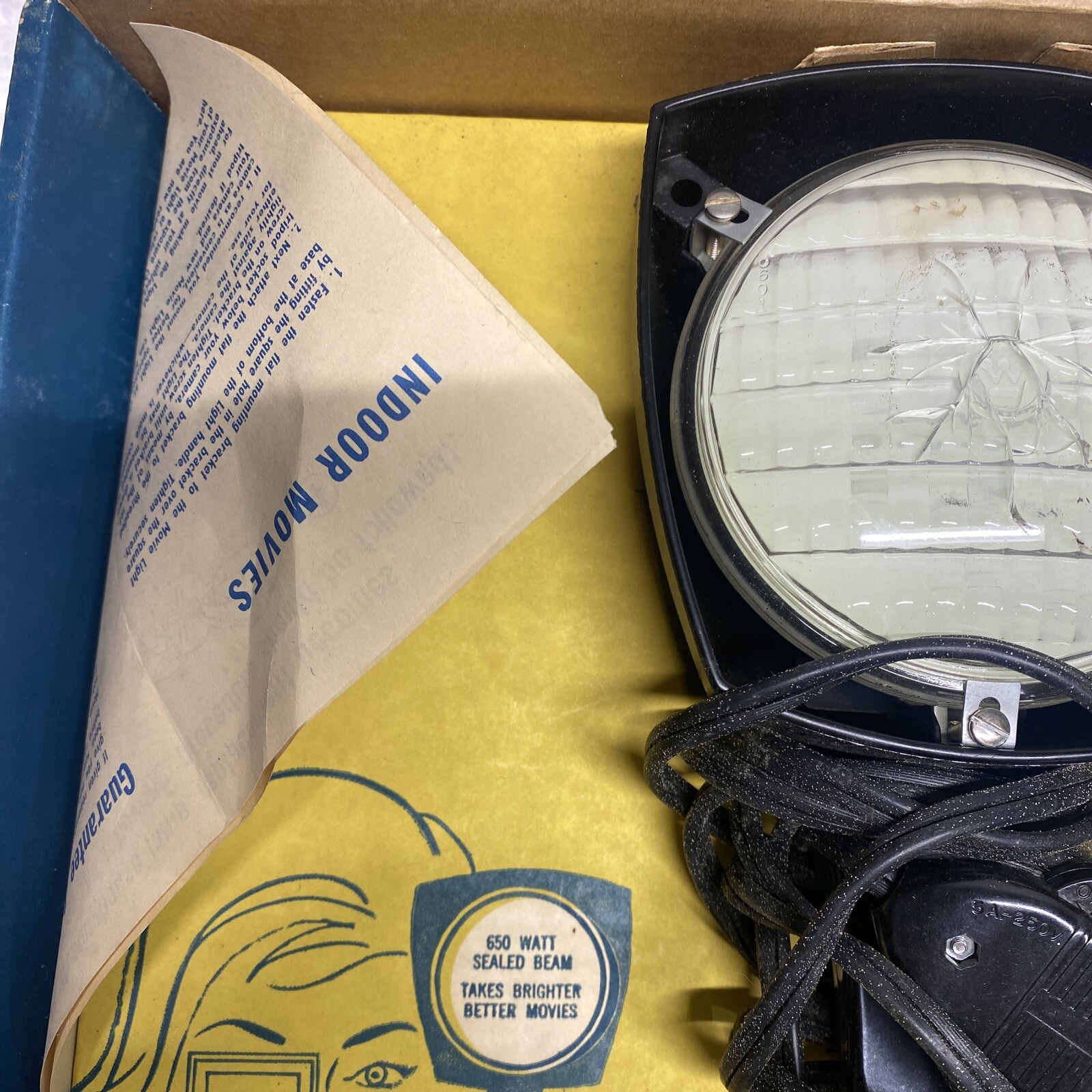 VINTAGE COLLECTIBLE WESTINGHOUSE 650 WATT SEALED BEAM SUPER 88 MOVIE LIGHT WORKS