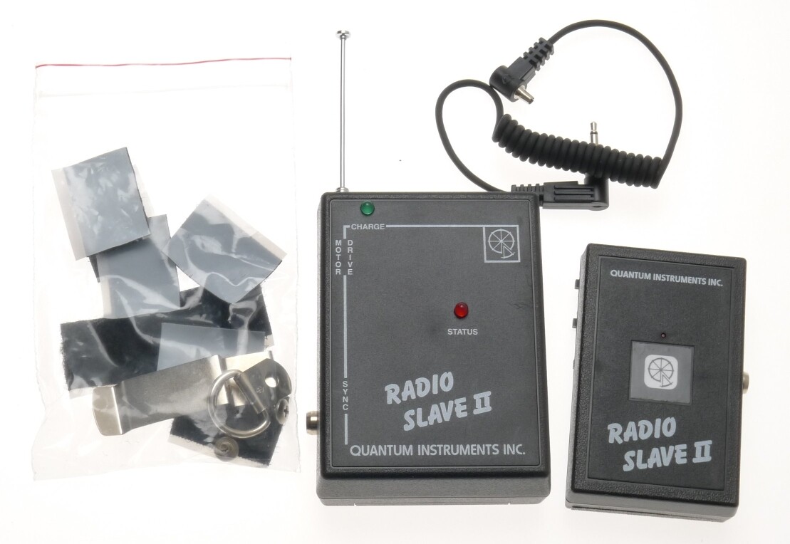 RADIO SLAVE II REMOTE CONTROL FOR CAMERA AND FLASH UNITS QUANTUM INSTRUMENTS BOX