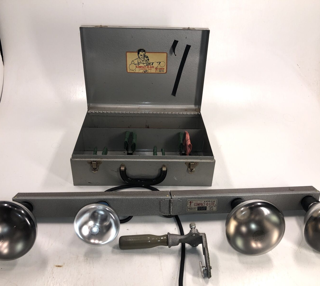 Vintage COMPACT-O-LITE Movie Photography Light Bar With Metal Case Working