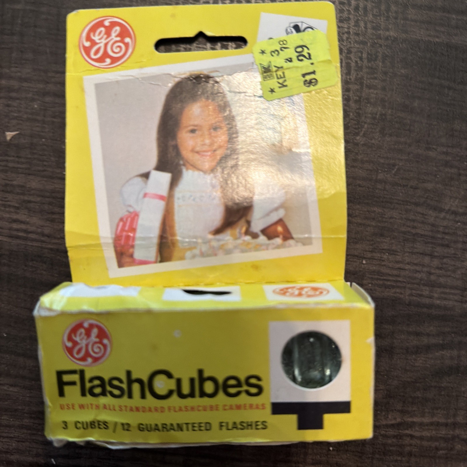 General Electric Vintage Box of Flashcubes 2 Cubes 6 Flashes. Original Packaging
