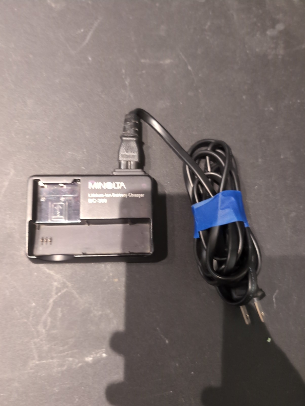 Minolta BC-300 Lithium-ion Battery Charger with AC Cord