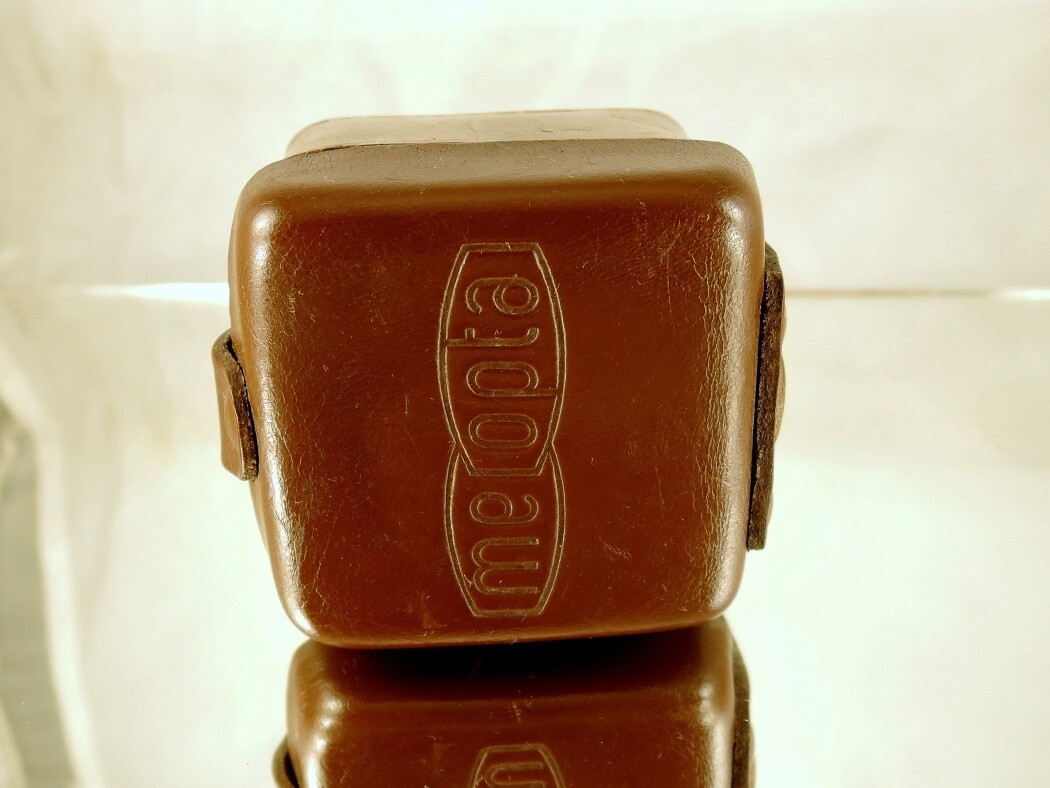 FLEXARET MEOPTA Leather box for a square lens hood B40 and four filters B36