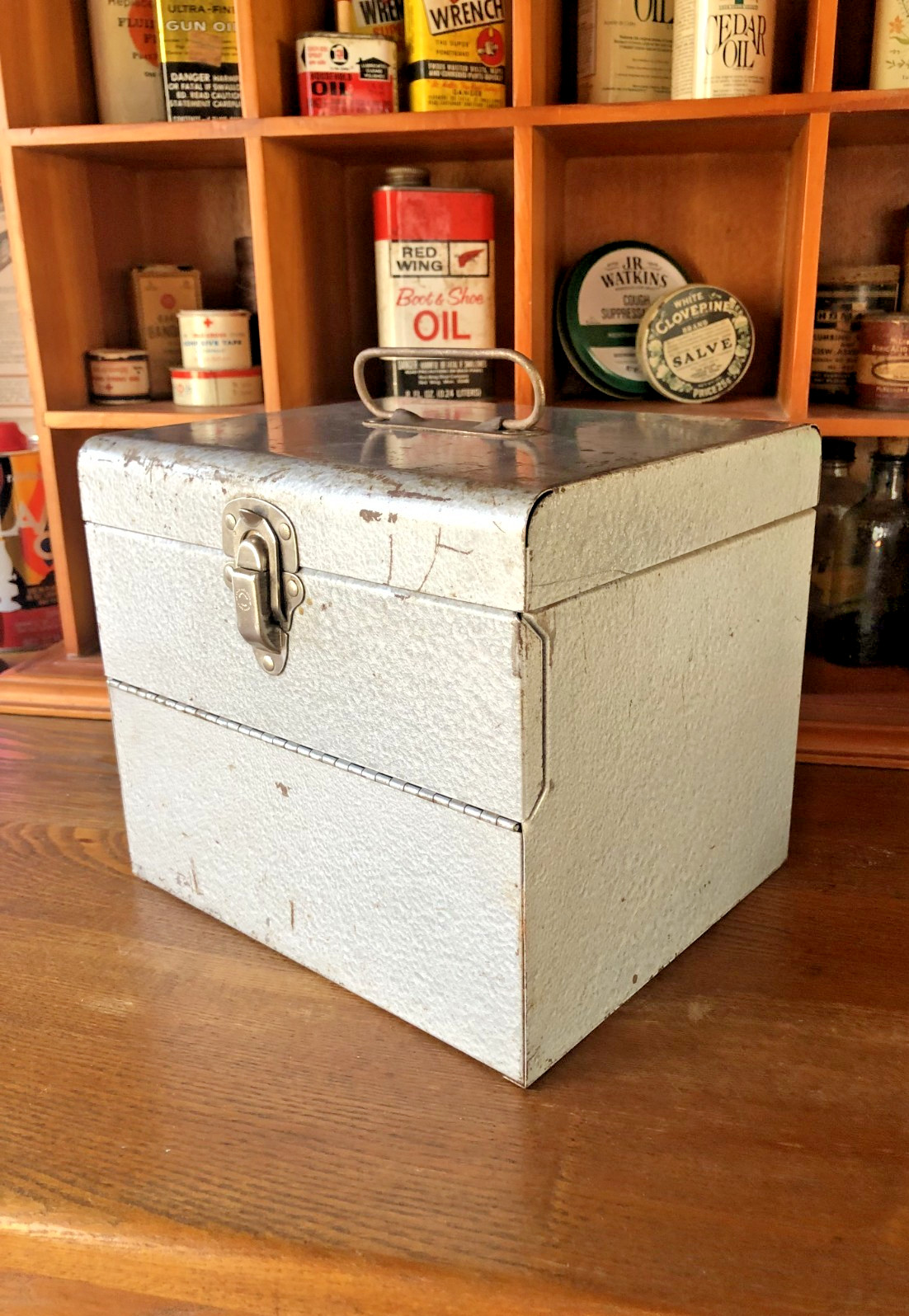 Vtg. Silver Metal Film Canister Reel 12 Slot Carrying Case Chest 16MM / 8MM