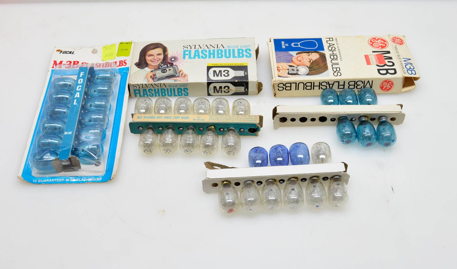 Lot of 39 M3/M3B Flashbulbs GE Sylvania for Vintage Flash Holders, BW and Color