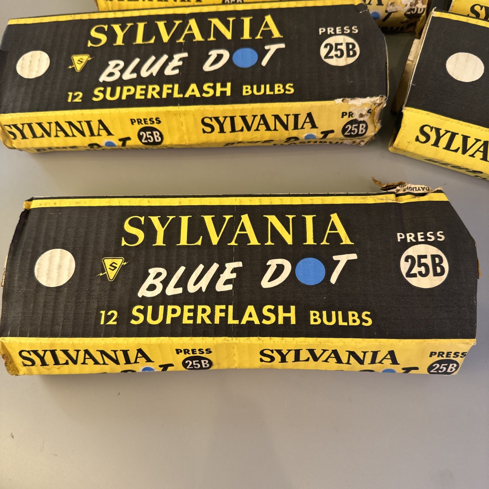 Vintage Sylvania Blue Dot Flash Bulb 25B Lot Of 62 Superflash – AS IS