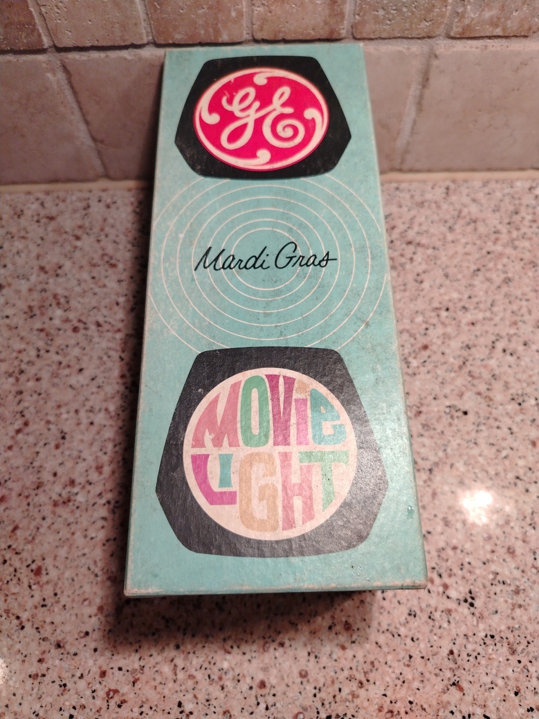 VINTAGE General Electric MOVIE LIGHT MARDI GRAS MODEL MG-1 – MINT / NEW IN BOX