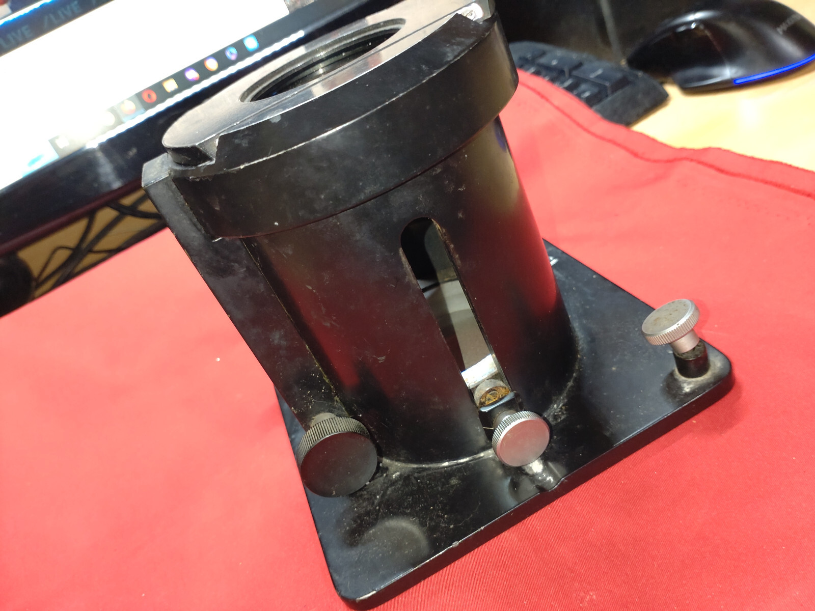 Attachment for macro photography / detail from a photographic enlarger