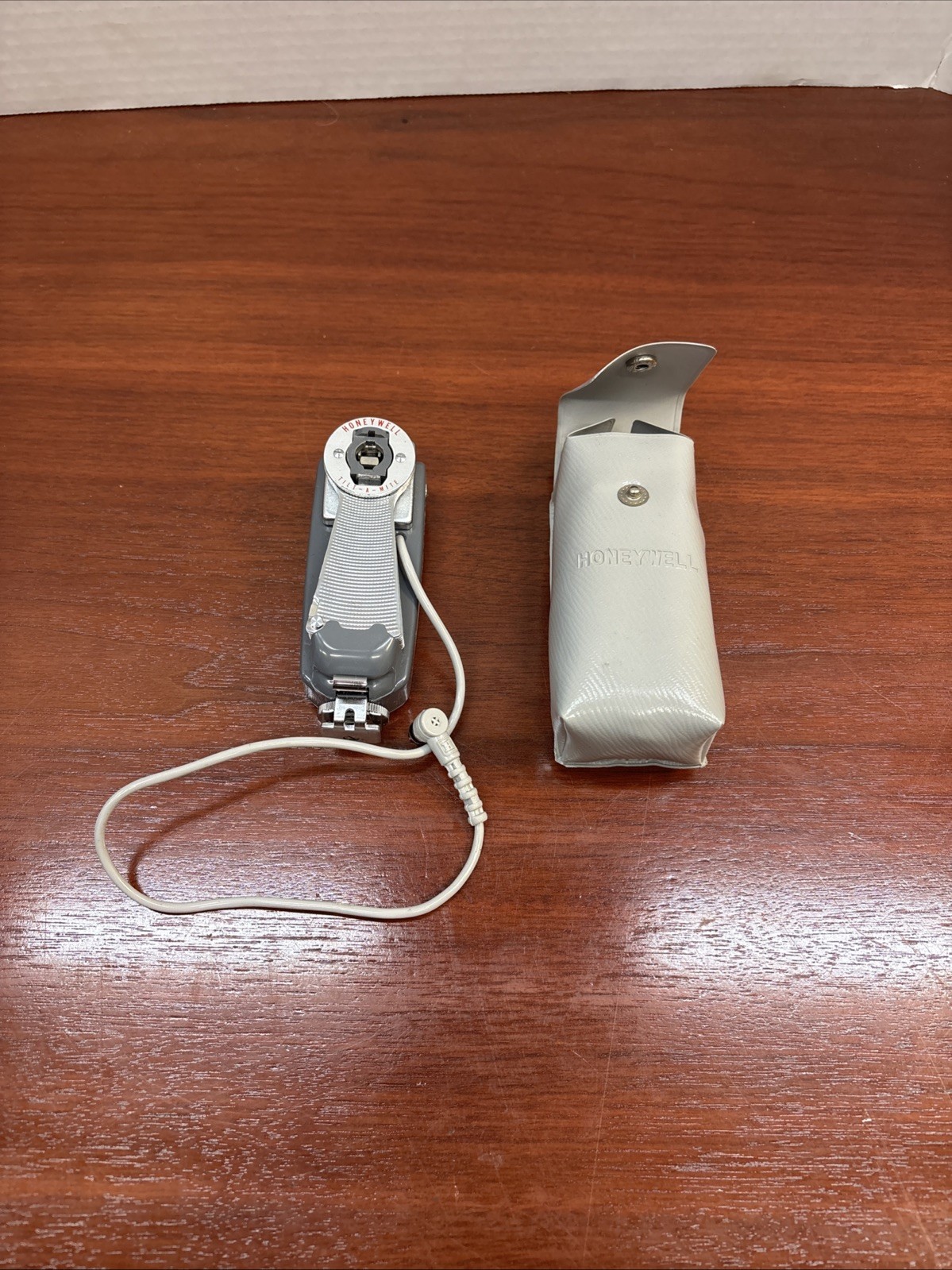 Vintage Honeywell TILT-A-MITE Camera Flash Unit With Case