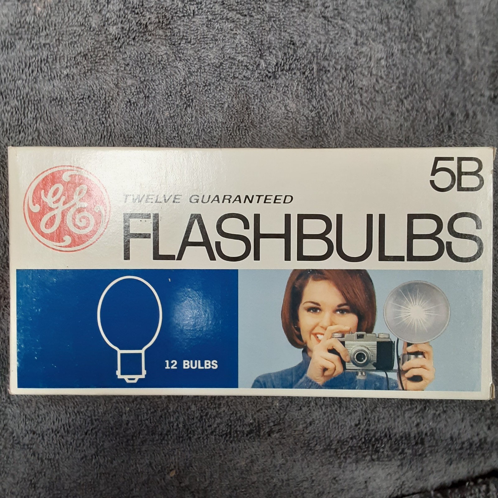 Vintage GE GENERAL ELECTRIC 5B Blue Camera Flashbulbs 12 Bulbs