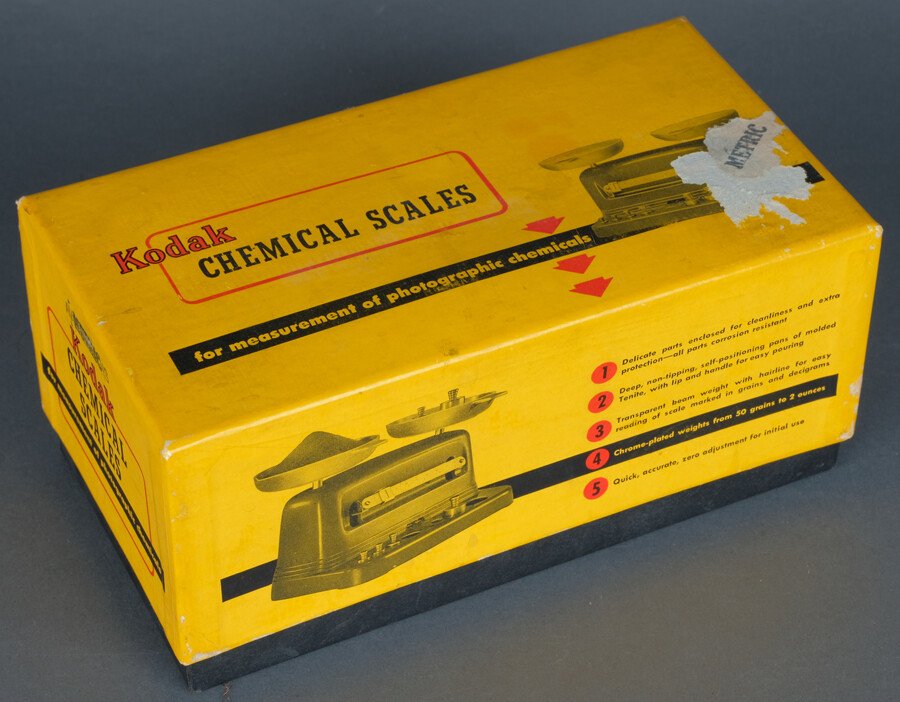 Rare Kodak Chemical Scales Balance – Complete in box and accurate – Good shape!