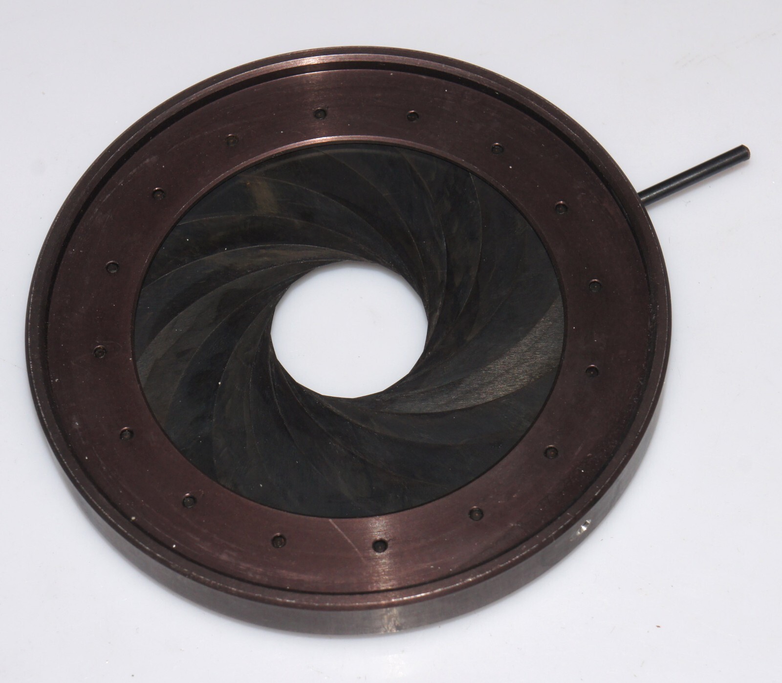 Aperture mechanism with 16 blades for large format lens or other purposes