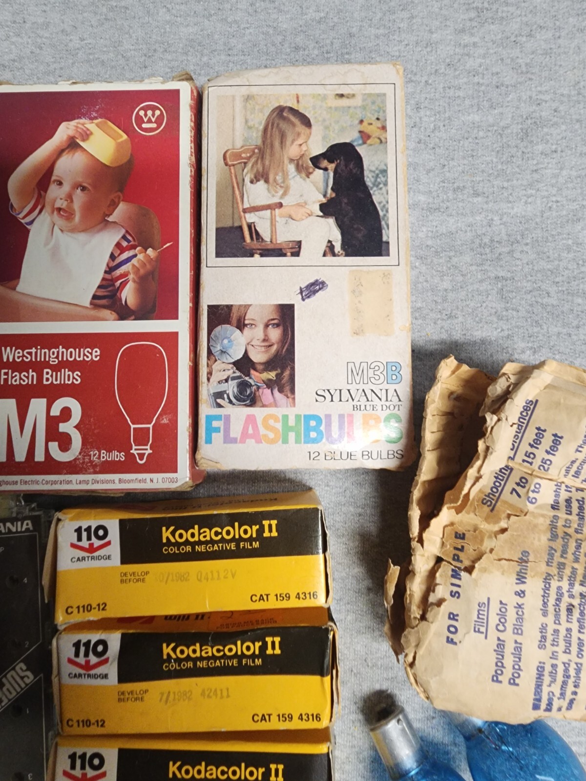 Vintage Lot of Assorted Flashbulbs for Vintage Cameras Some in Packages Great