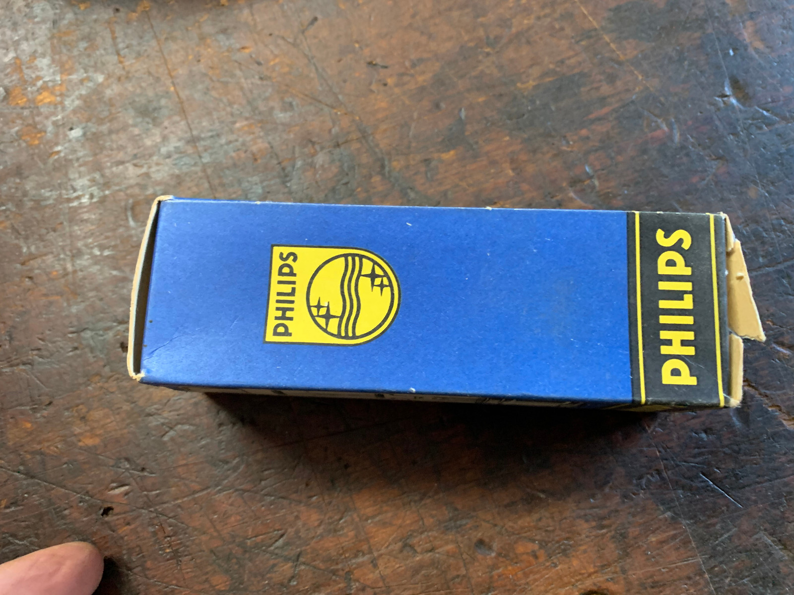 PHILIPS PROJECTOR LAMP 3.5V 100W P28 TYP.7213C/05 CAP DOWN MADE IN HOLLAND