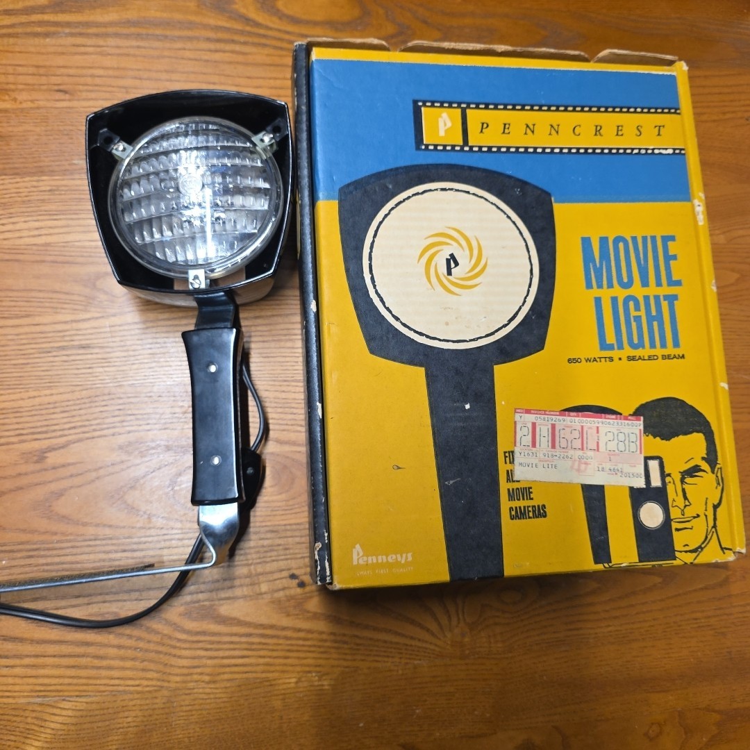 J.C. Penny Penncrest 88 Sealed Beam Movie Light Model 650 Made In USA