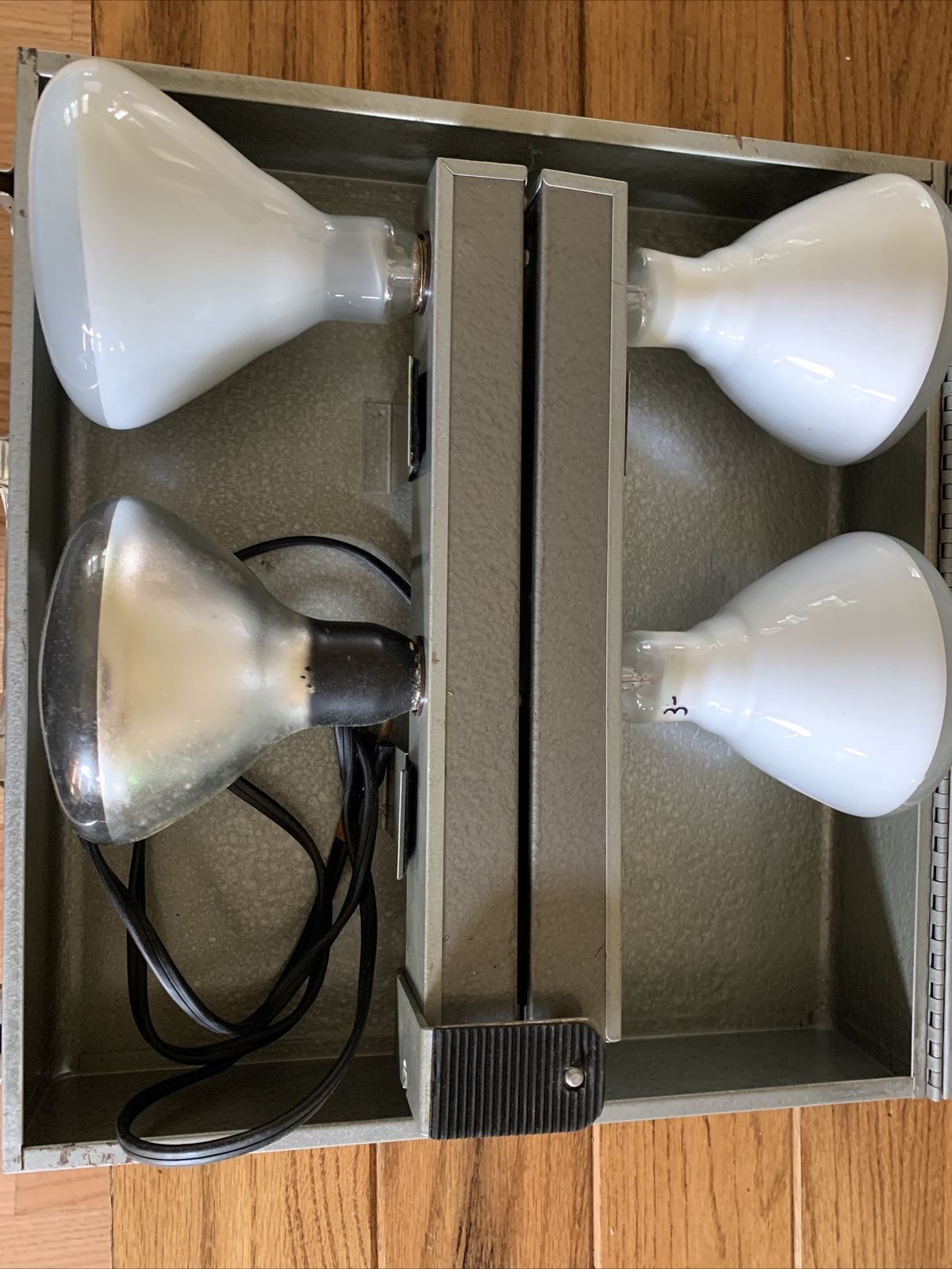 VINTAGE SMITH VICTOR 1950s PHOTOGRAPHY MOVIE LIGHT BAR Four Lights + Case