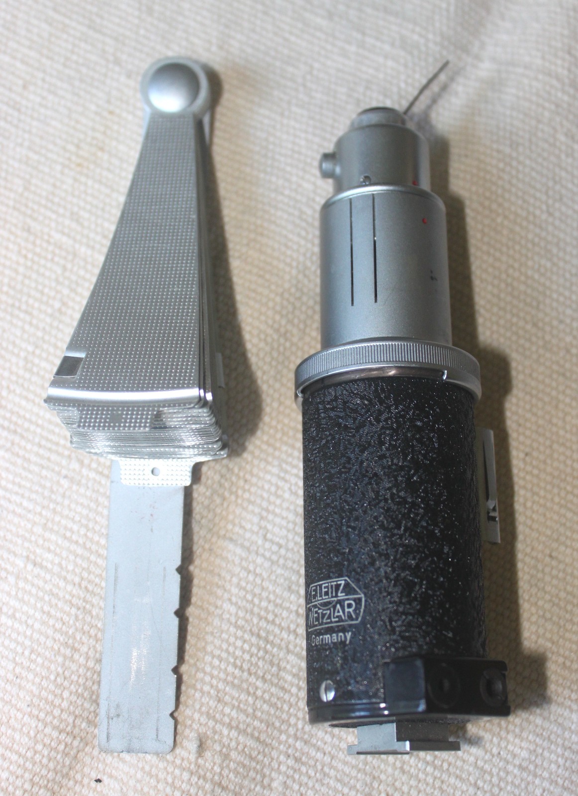 Vintage E. Leitz Wetzler Synchronblitzer Flash Unit/Boot for Leica