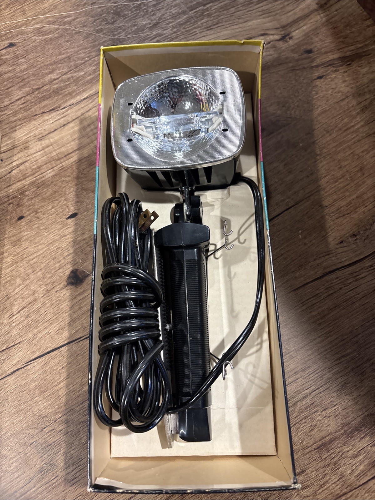 VINTAGE SYLVANIA SUN GUN II MOVIE LIGHT MODEL SG-55, Box And Instructions