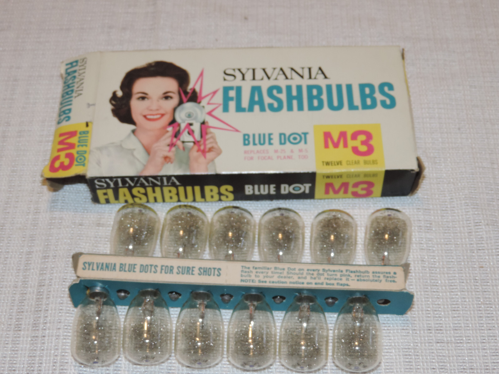 2 Packs of Sylvania M3 Blue Dot Flash Bulbs (12 Clear & 10 Blue Bulbs)