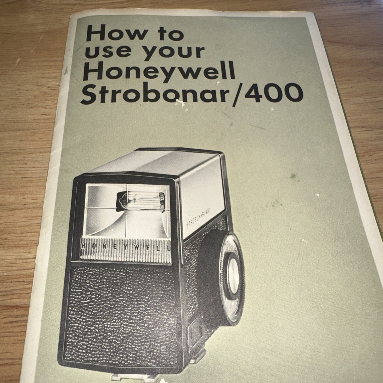 Honeywell Strobonar 400 Shoe Mount Flash with Sync Cord – Vintage UNTESTED