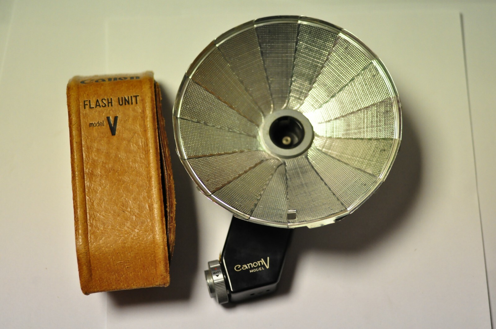 Canon V bulb flash unit with case. Clean but NOT tested.