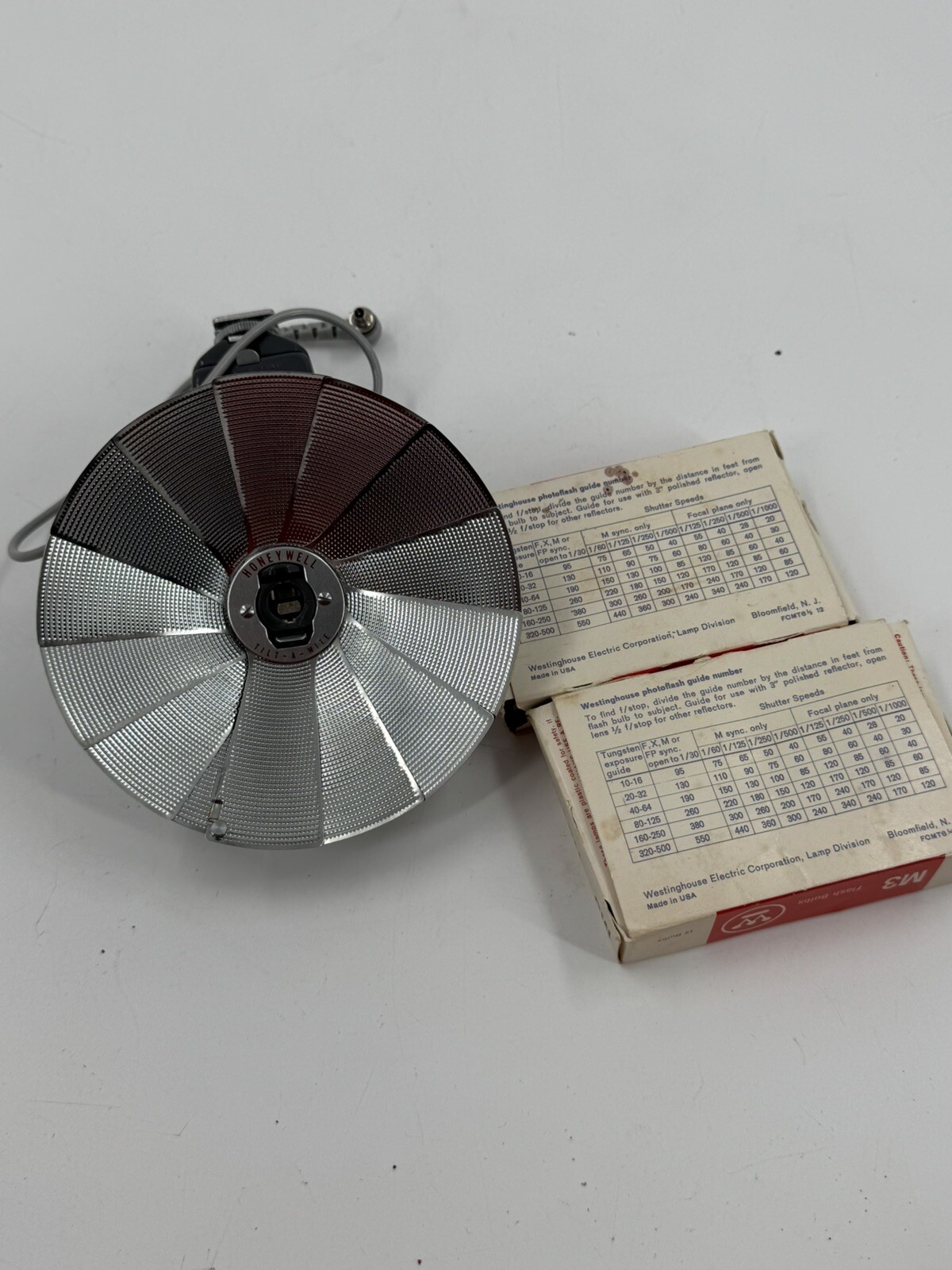 Honeywell Vintage Tilt-A-Mite Camera Flash Gun Collapsible Fan with Bulbs