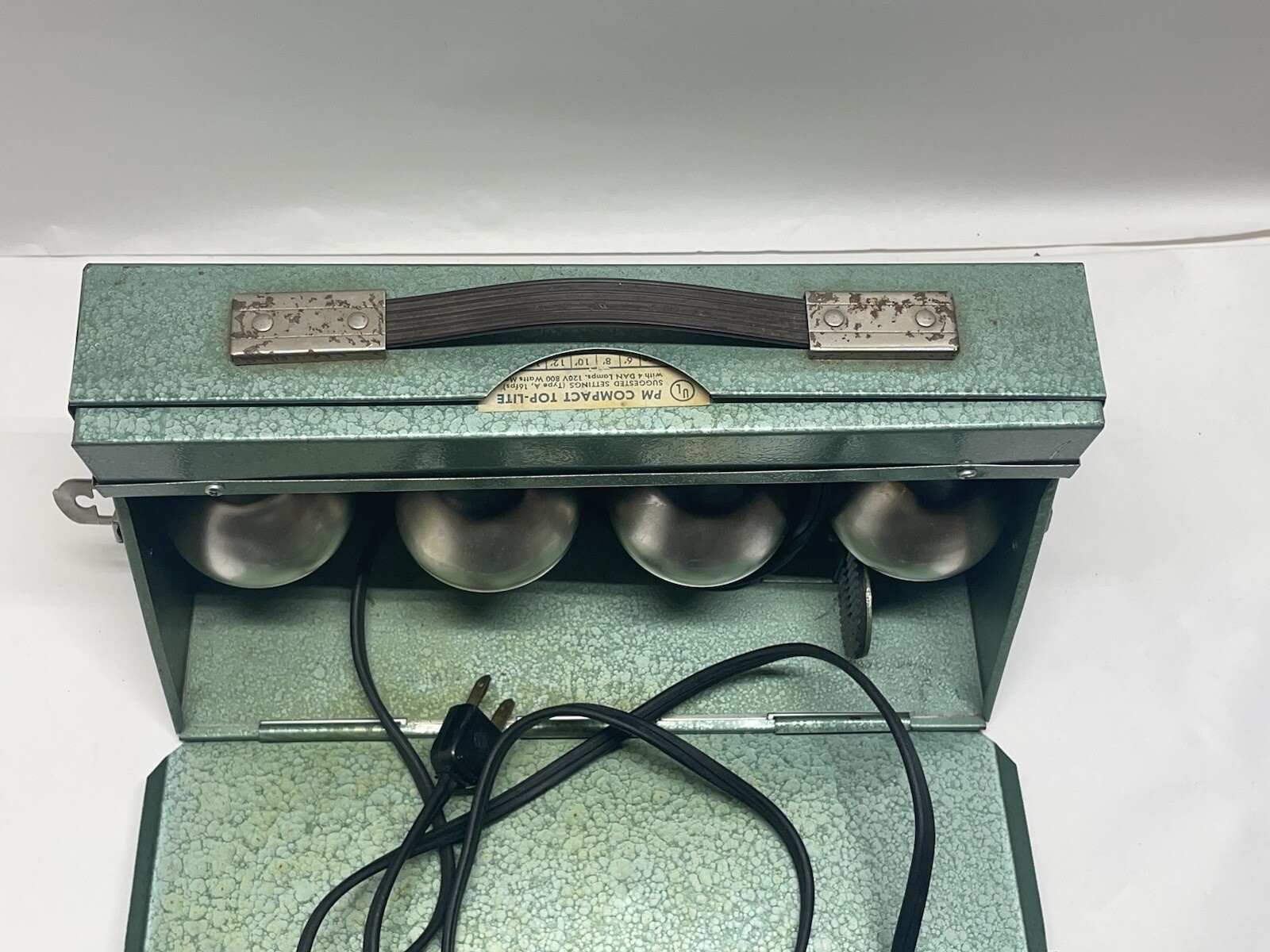 Vintage movie photo Light Pm compact top light with 4 dan lamps new with tags