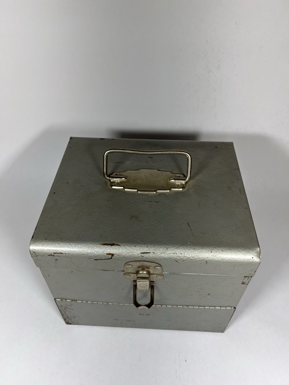 Vintage Reel to Reel Tape Metal Carrying Case with 17 Used Reels 40’s 50’s 60’s