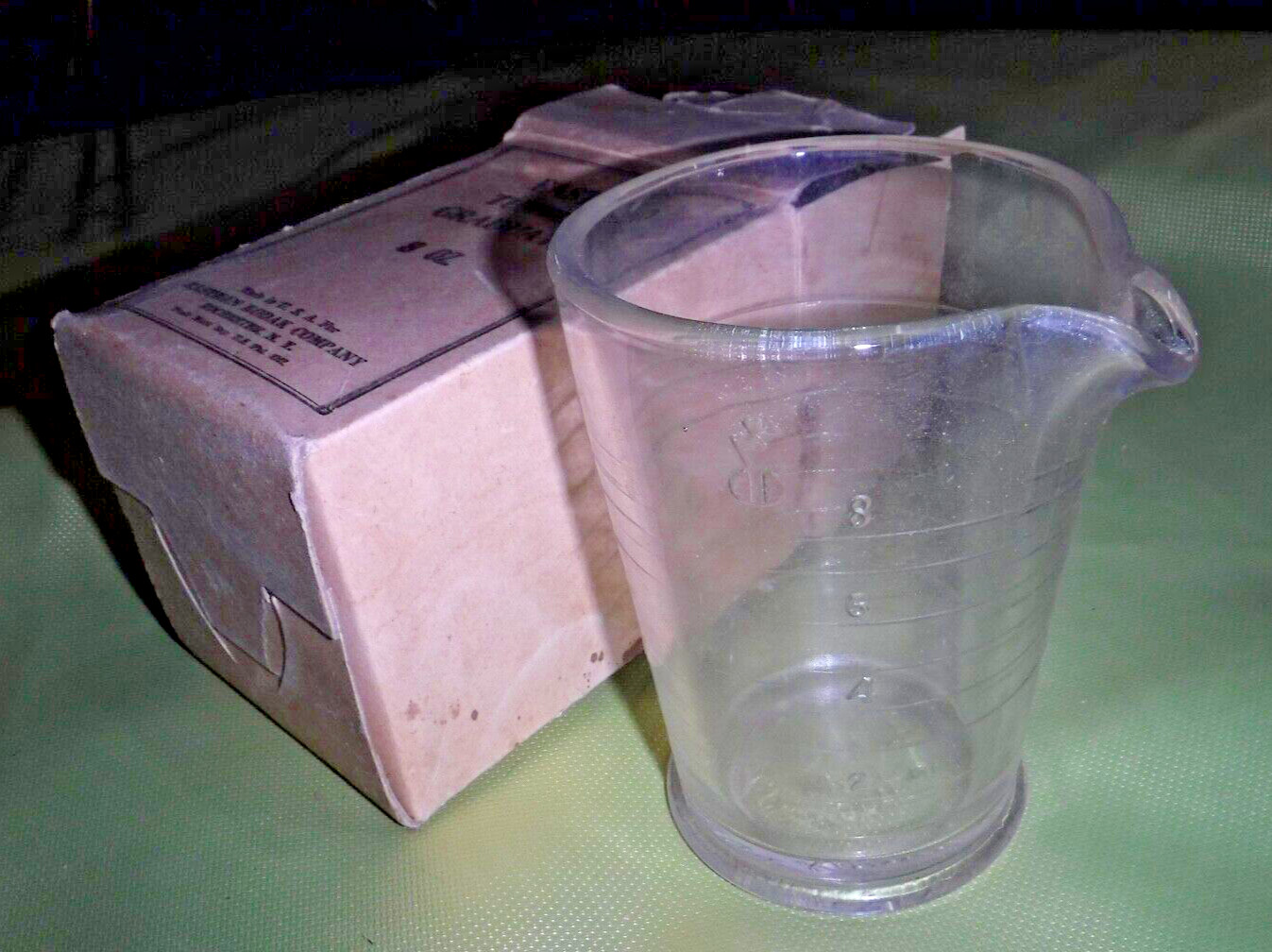 EASTKO EASTMAN KODAK CO GLASS TUMBLER GRADUATE FOR DEVELOPING FILM IN BOX