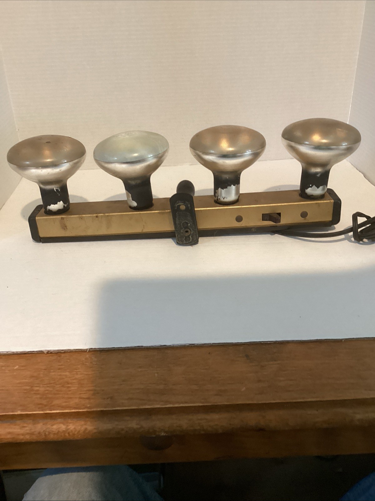 Vintage New York 4-bulb Movie Bar Photography Floodlight. WORKS