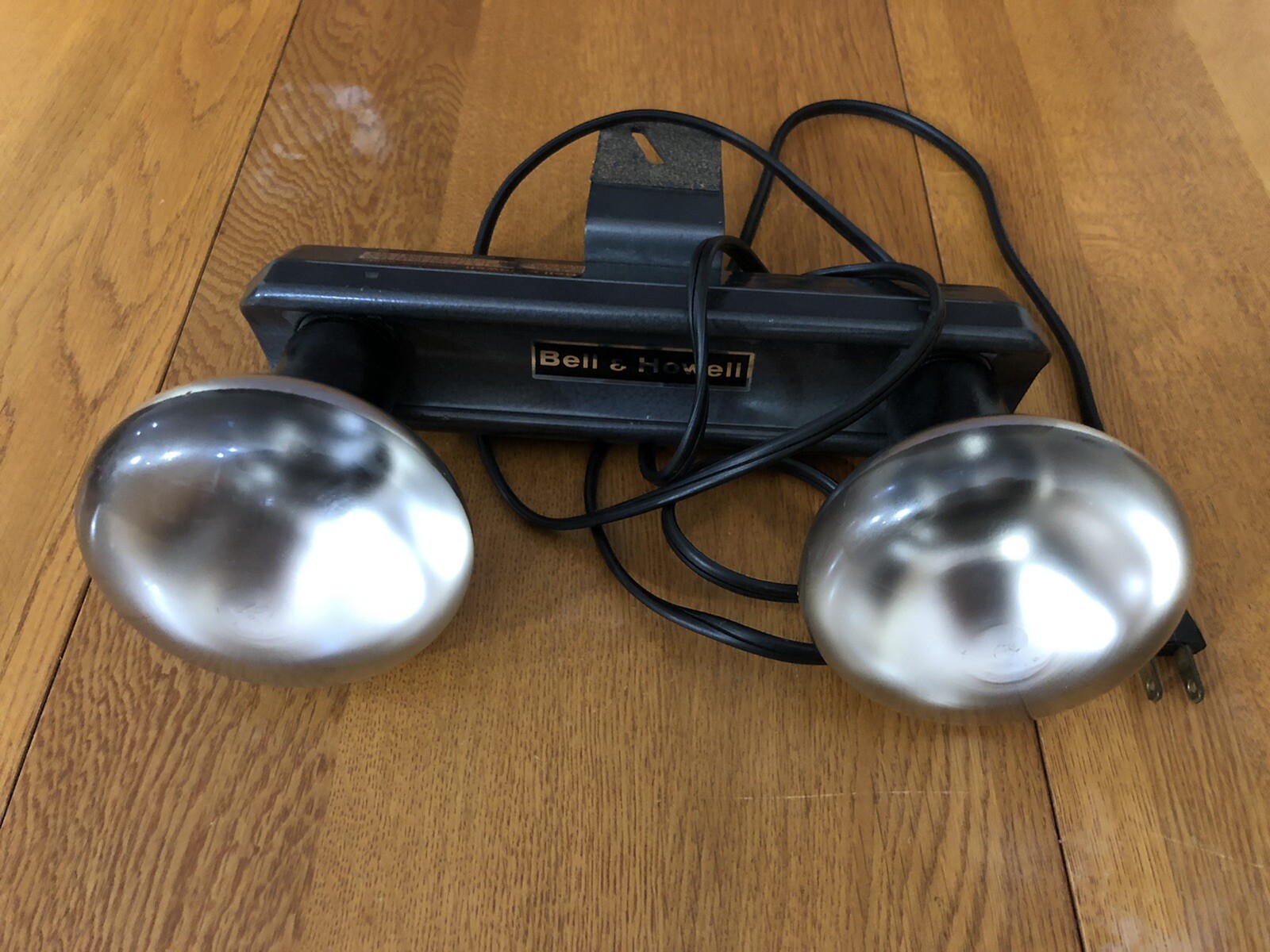 Vintage Bell & Howell Flood Lamp Movie Light Bar & Bulbs Tested Works