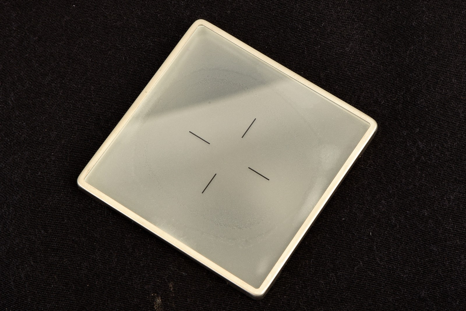 Hasselblad 42161 Standard Focusing Screen Cross Hair for 500 Series V23
