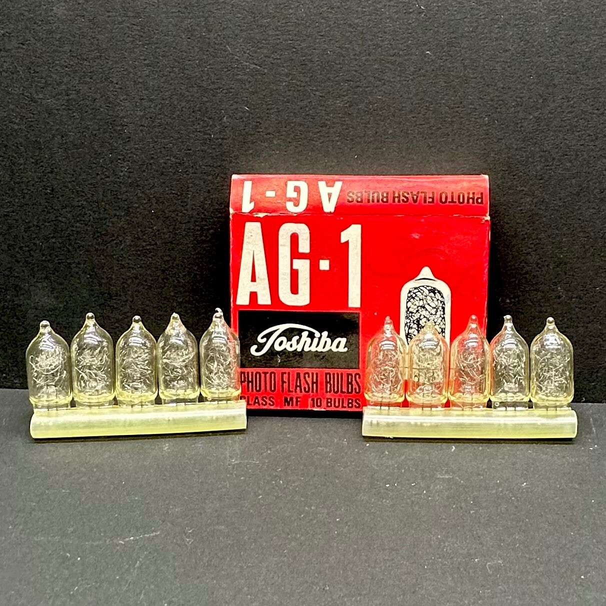 Vintage New Old Stock Toshiba AG-1 MF class Photo Flash Lamp Bulbs- 10 in box