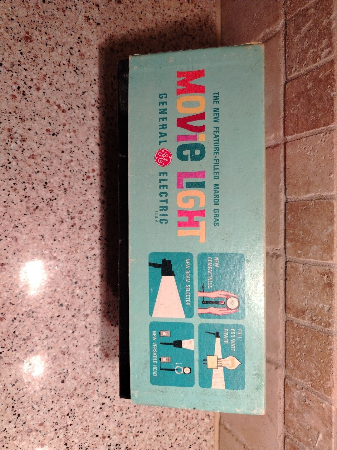 VINTAGE General Electric MOVIE LIGHT MARDI GRAS MODEL MG-1 – MINT / NEW IN BOX