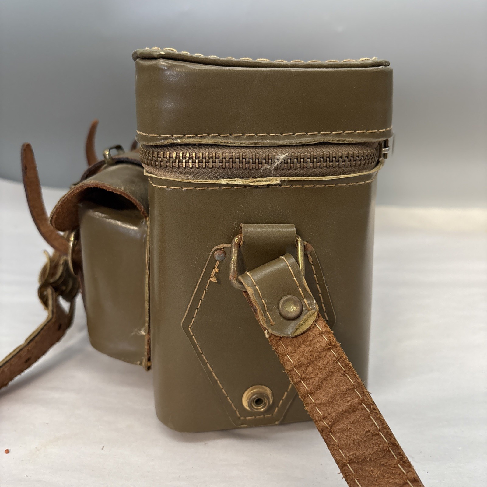 Vtg Gadgit Diamond Valencia Series Model #VA-1 Leather Type Shoulder Camera Bag