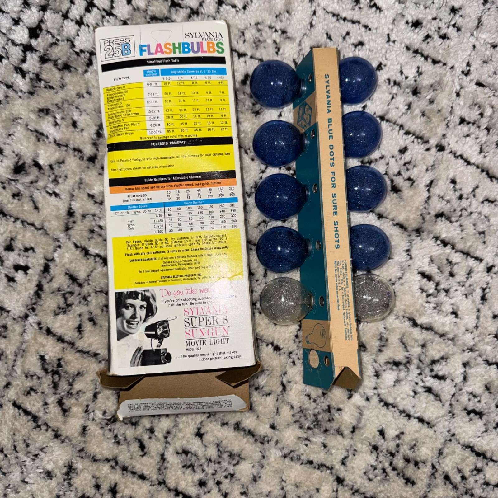 Sylvania Blue Dot Press 25B Vintage Flashbulbs 8pk untested and 2 clear bulbs