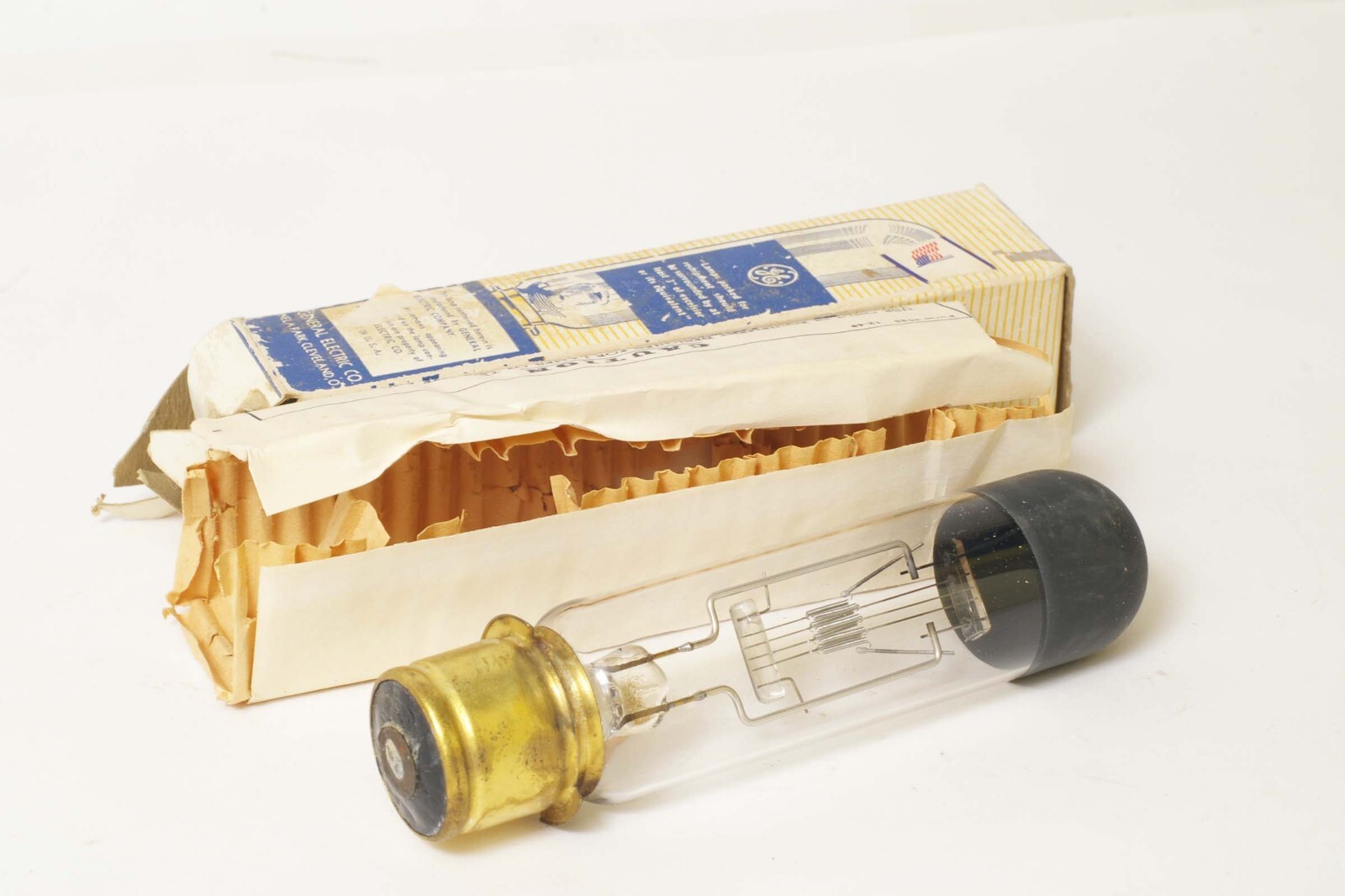 F95320~ CZX (CAD) GE 500W 120V Bulb Lamp View-Master