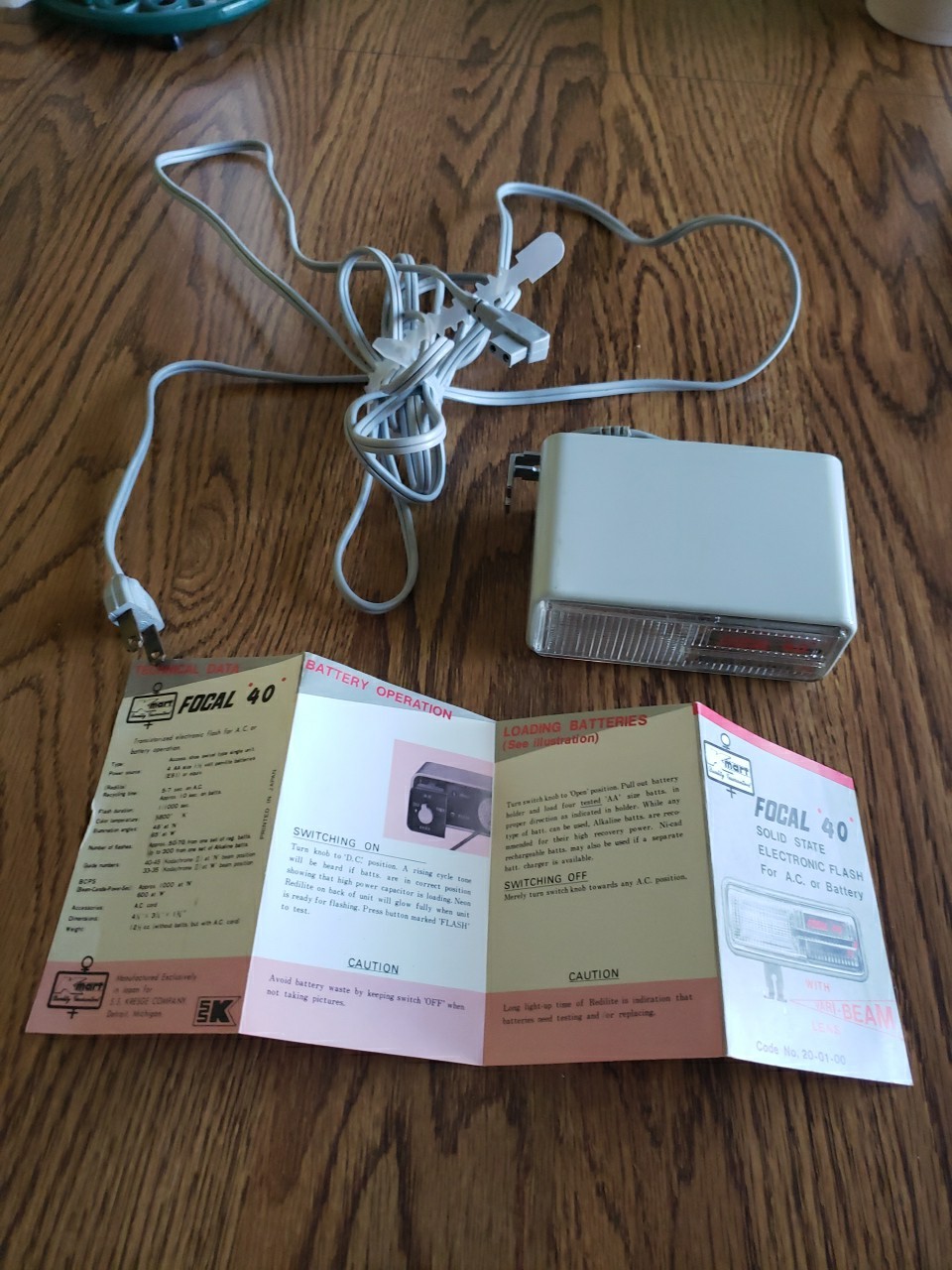Kmart Focal 40 Solid State Electronic Flash For A.C. Or Battery W/ Cord Booklet