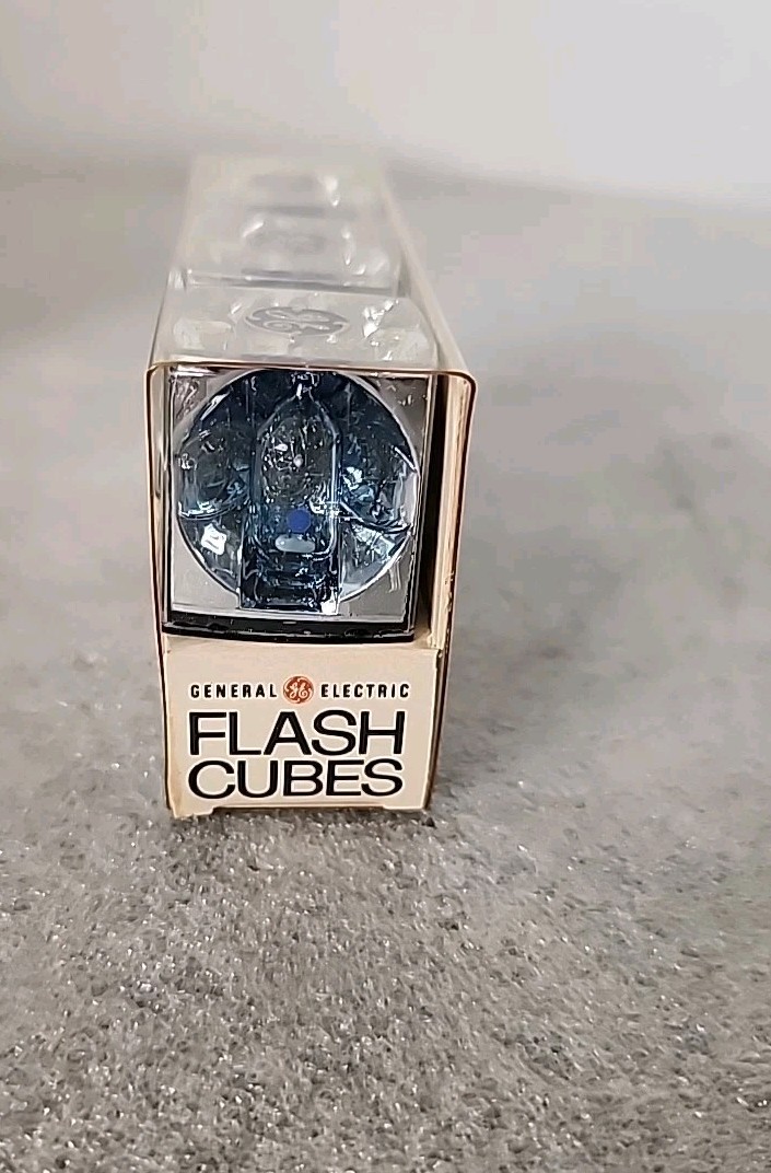 Vintage GE Flash Cubes – 3 Cubes/12 Flashes – Original Packaging