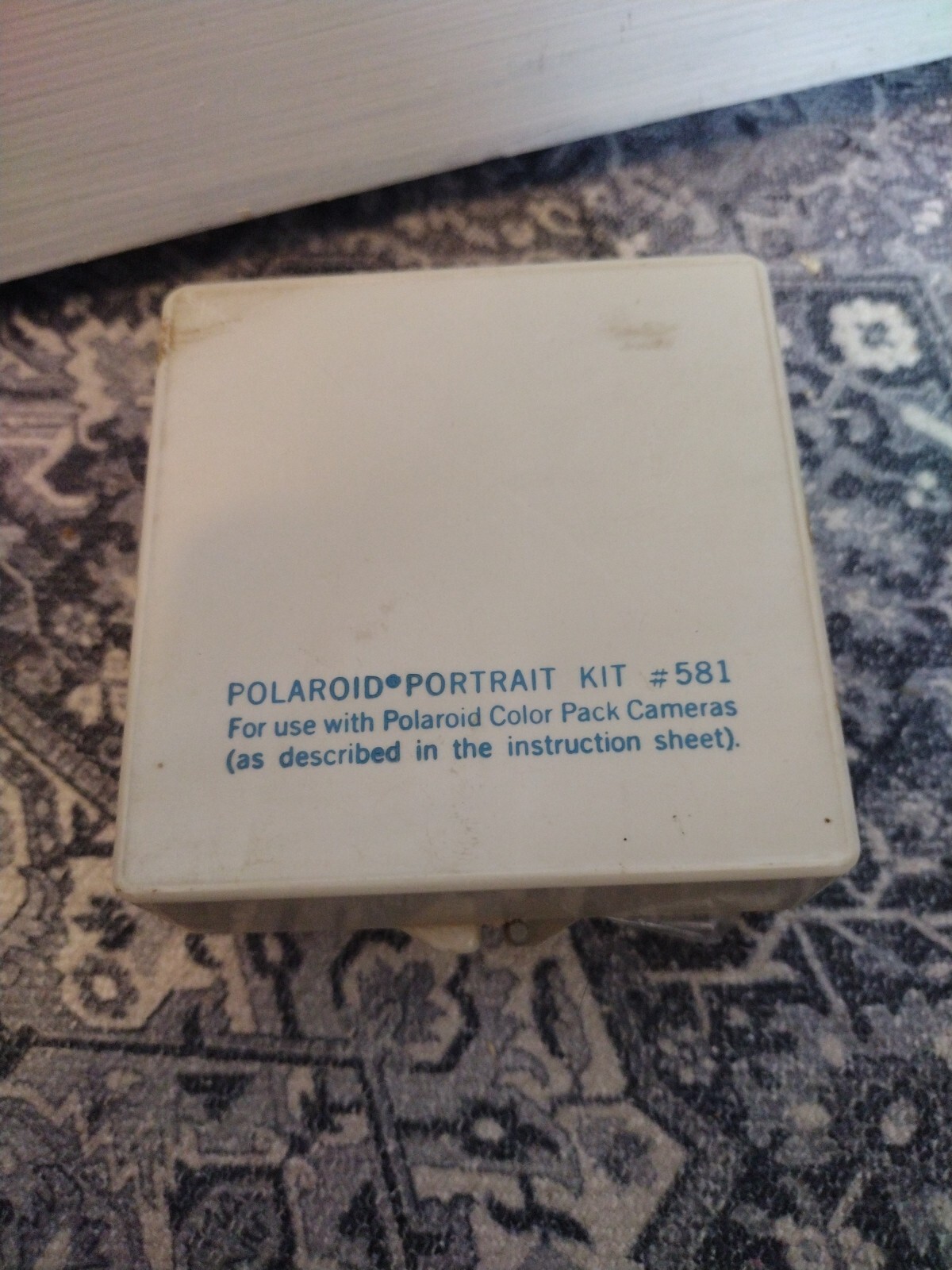 VINTAGE Gently Used Polaroid Portrait Kit – #581 With Case GREAT KIT Color Pack