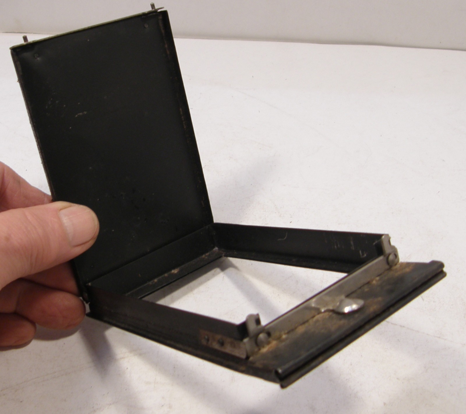 VINTAGE VOIGTLANDER 2 3/4″ BY 4 1/4″ FILM PACK ADAPTER AS-IS