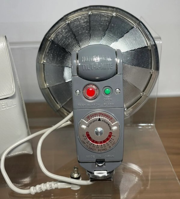 Vintage Honeywell Tilt-A-Mite Camera Flash Unit Collapsible Fan Style Very Nice