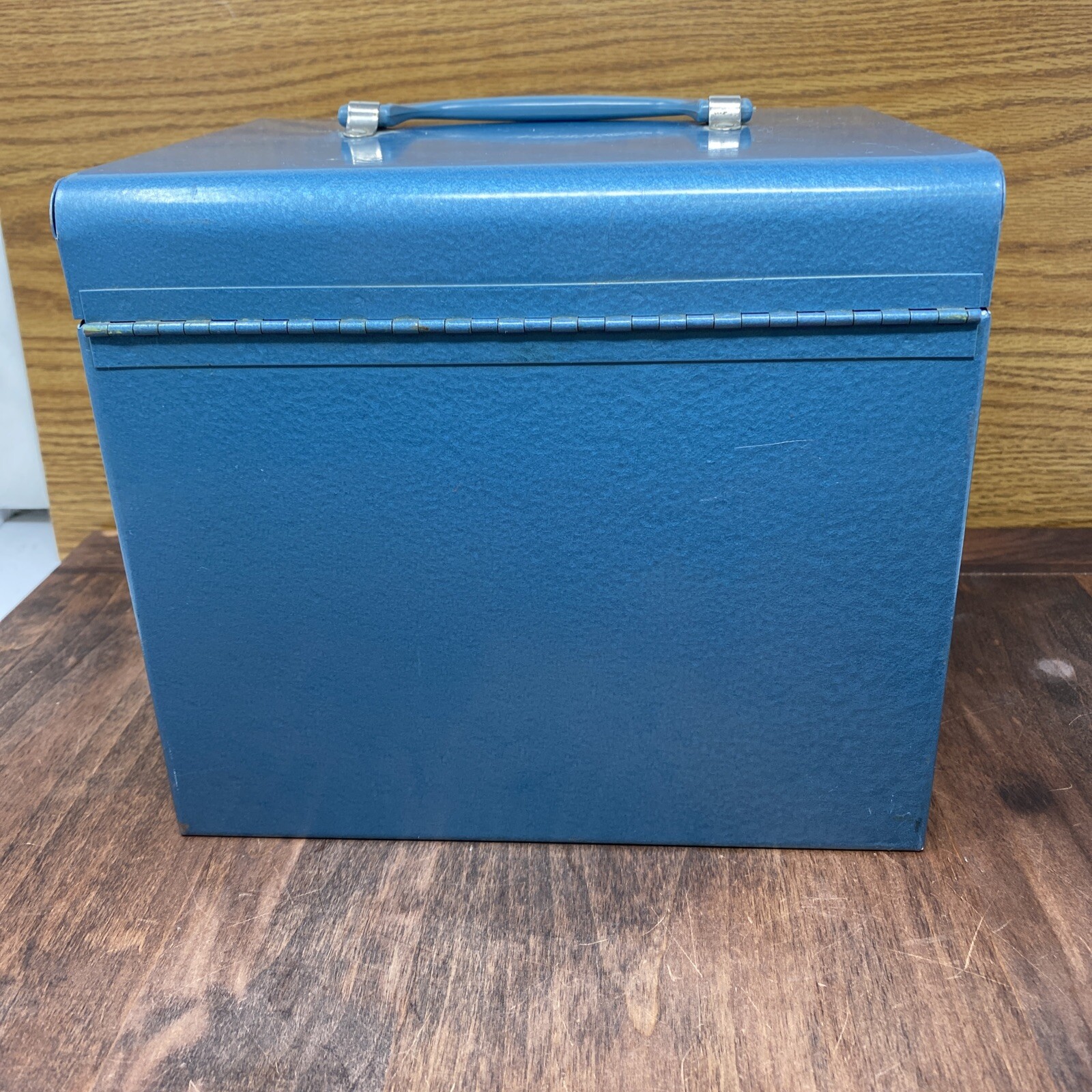 Vintage Blue Logan De luxe Metal 8mm Film Chest Carrying Case-Holds x12 5″ Reels