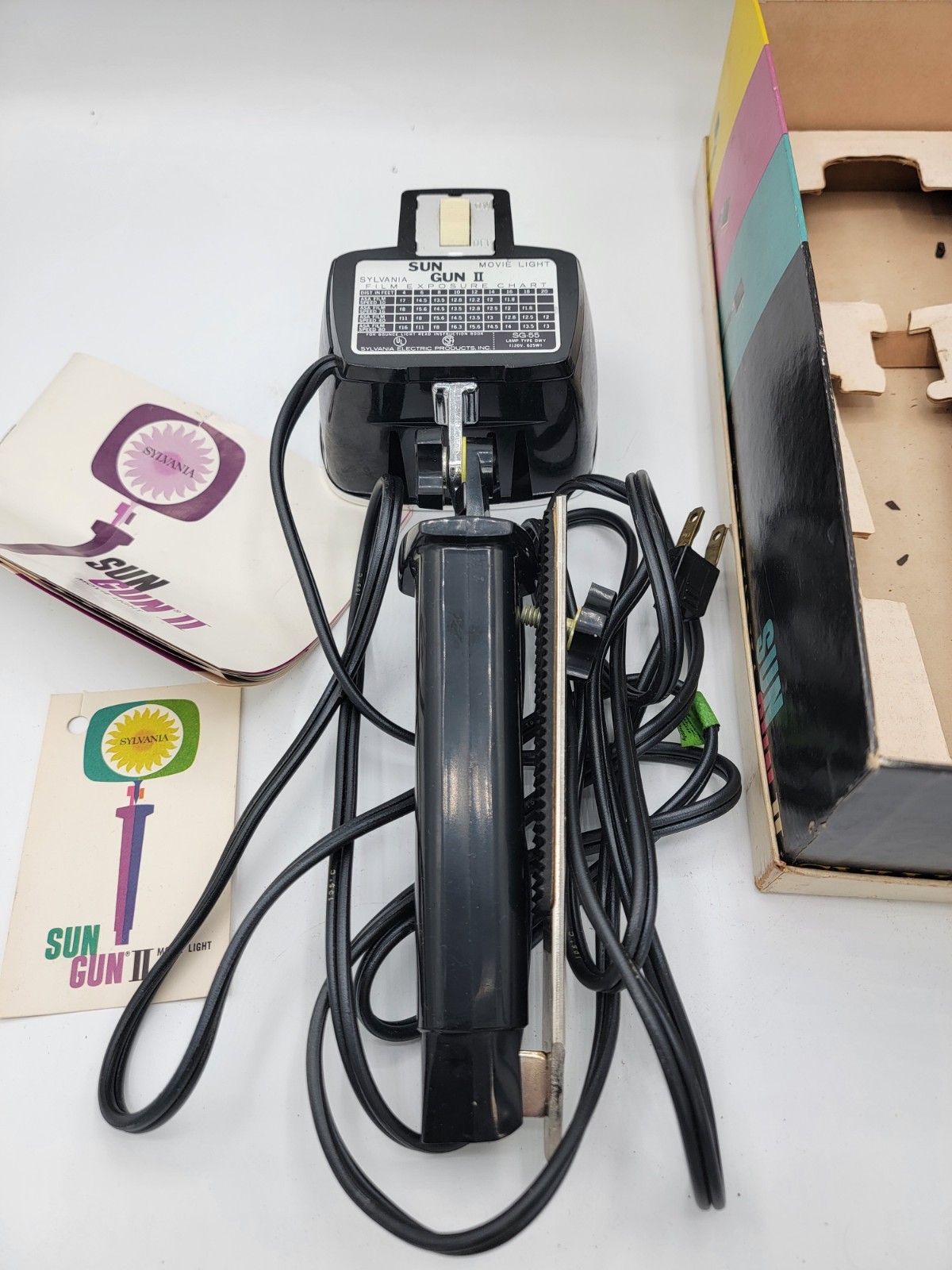 VINTAGE SYLVANIA SUN GUN II MOVIE LIGHT MODEL SG-55, Box And Instructions