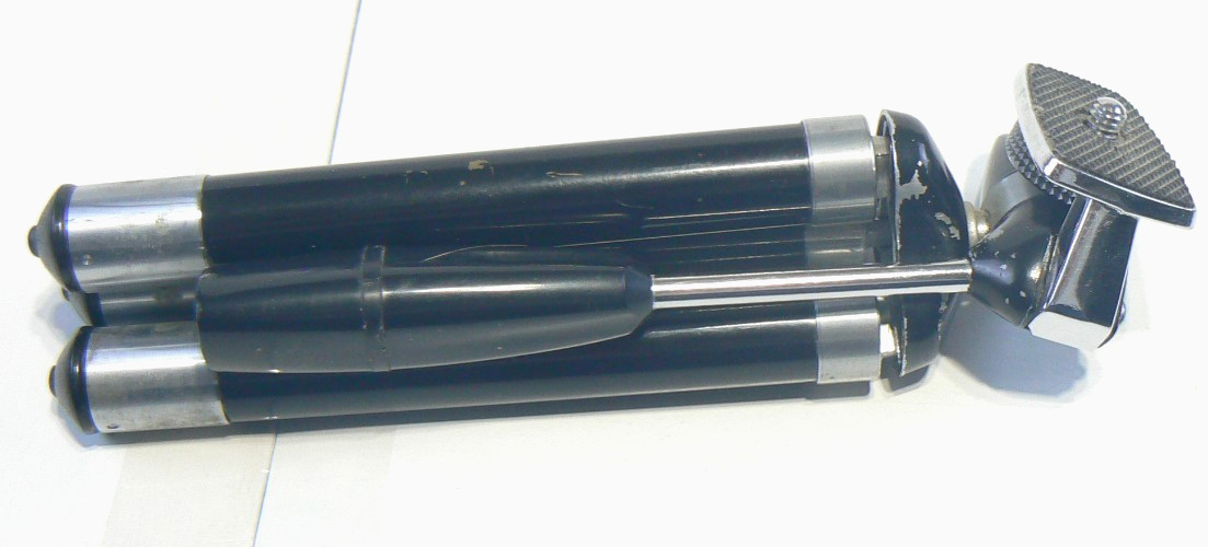 G 6137 Compact Telescoping Tripod Made in Japan Vintage 8″ – 46″