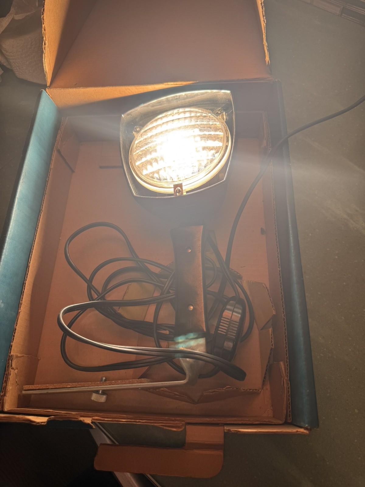 Vintage Super 88 650 Watt Sealed Beam Movie Light w/Original Box by Westinghouse